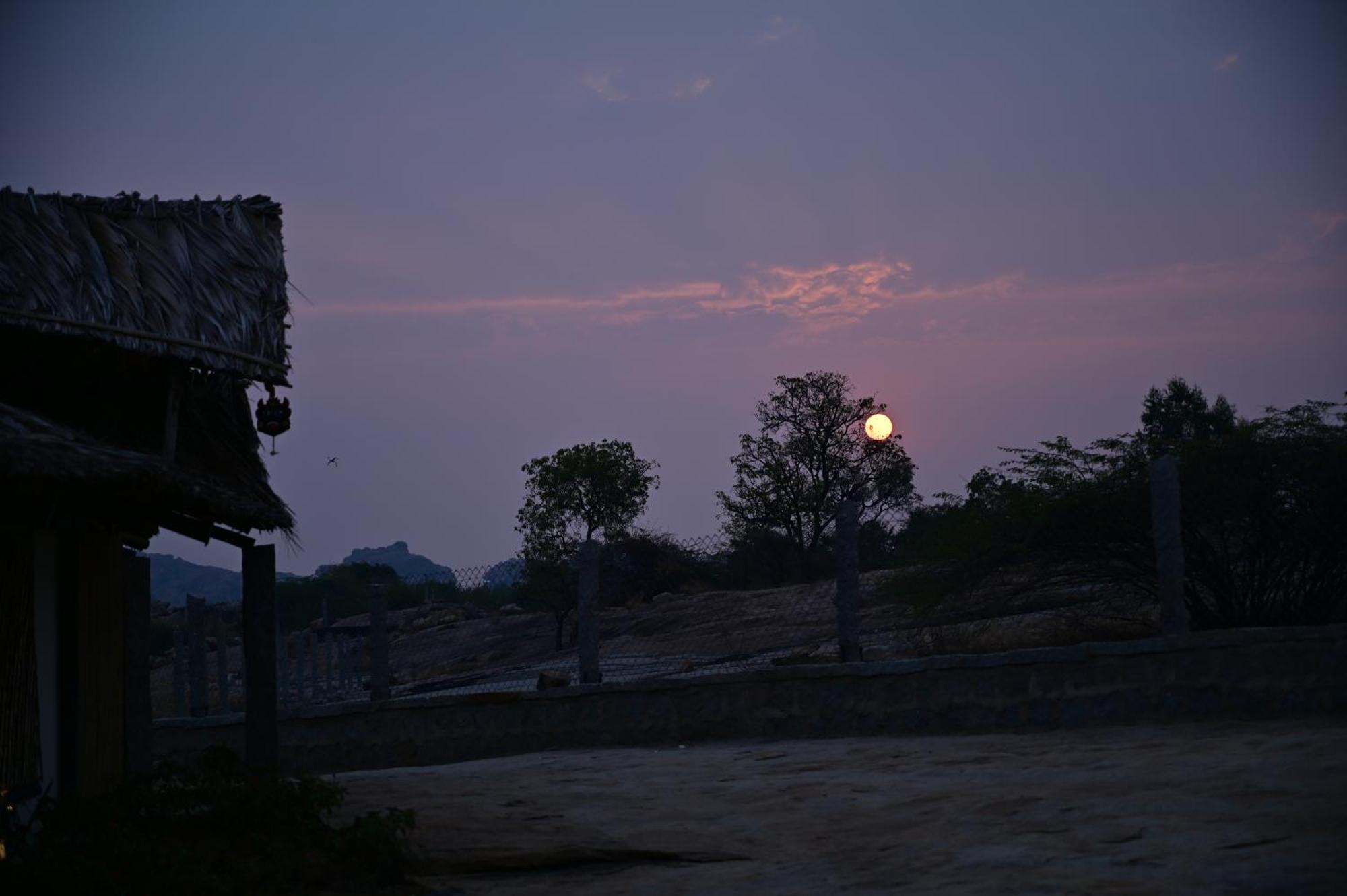 The Hampi Cafe Hotel Kültér fotó